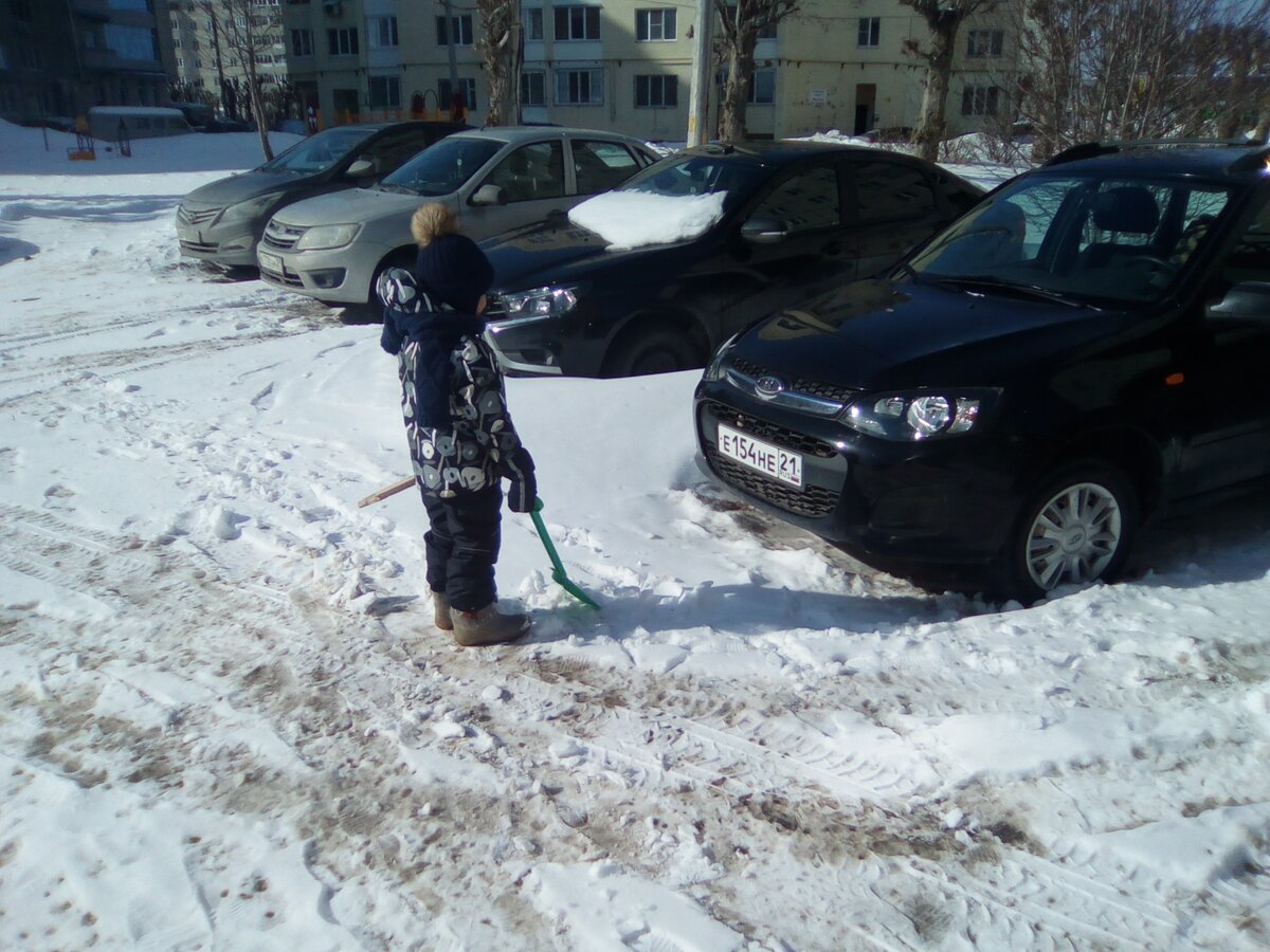 Читаем буквы и числа на номере машины.