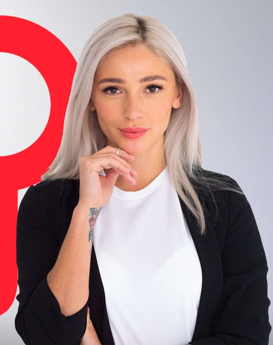 На фото Настя Ивлеева 