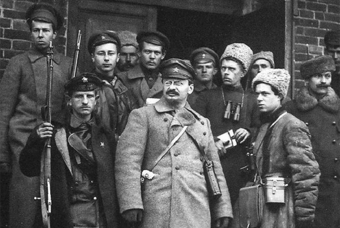 Красная звезда — что она символизировала и почему вначале была повернута лучом вниз1