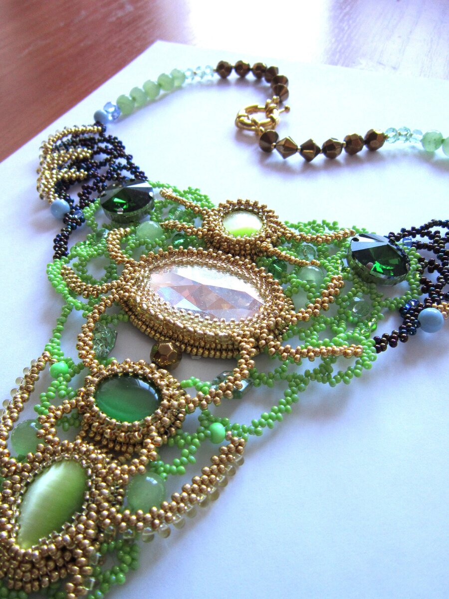 Колье из бисера с ониксом