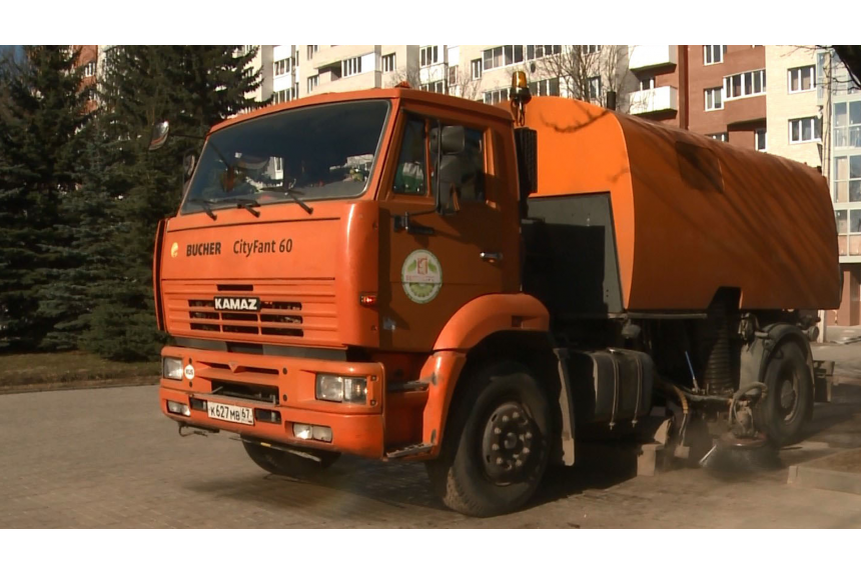 В минувшие сутки спецтехника и коммунальщики проводили уборку на улице Большая Советская, Большая Краснофлотская, Кирова, Шевченко, Попова, 12 лет Октября, Радищева, Беляева. Также от пыли и песка расчистили Парк Пионеров, скверы по улице Коммунистической и возле здания бывшего кинотеатра «Октябрь».