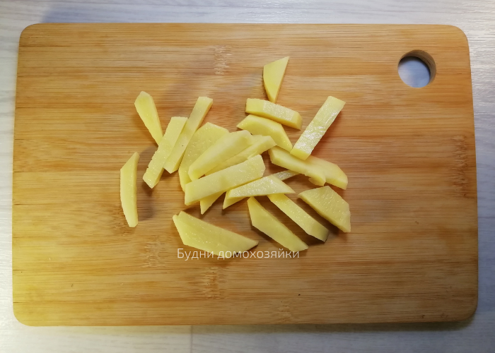 Кто же может устоять перед ароматным блюдом, которое согревает душу и радует вкусовые рецепторы? Конечно же, речь идет о жареной картошке! Это одно из самых популярных и простых блюд, которое готовят во многих странах. Однако, для того чтобы приготовить идеальную жареную картошку, нужно знать несколько секретов, а кто знает их лучше, чем известный телеведущий Константин Ивлев?