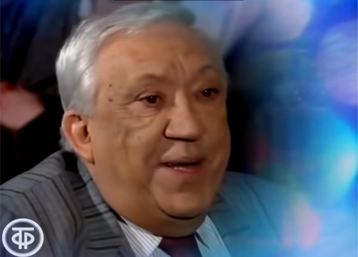 Юрий Николин во время рассказывания анекдота. Фрагмент видео youtube-канала "Гостелерадиофонд"