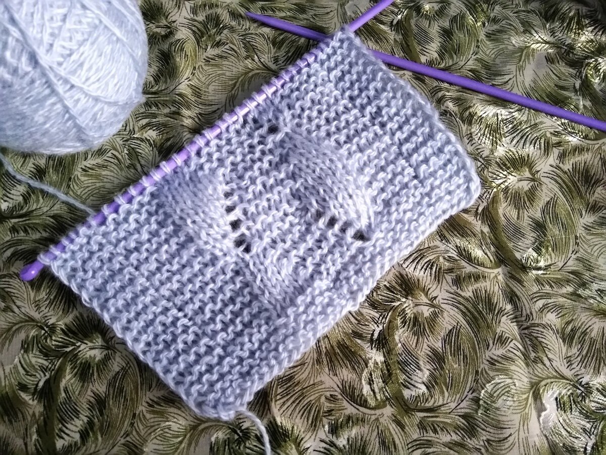 Змейка из платочных петель.