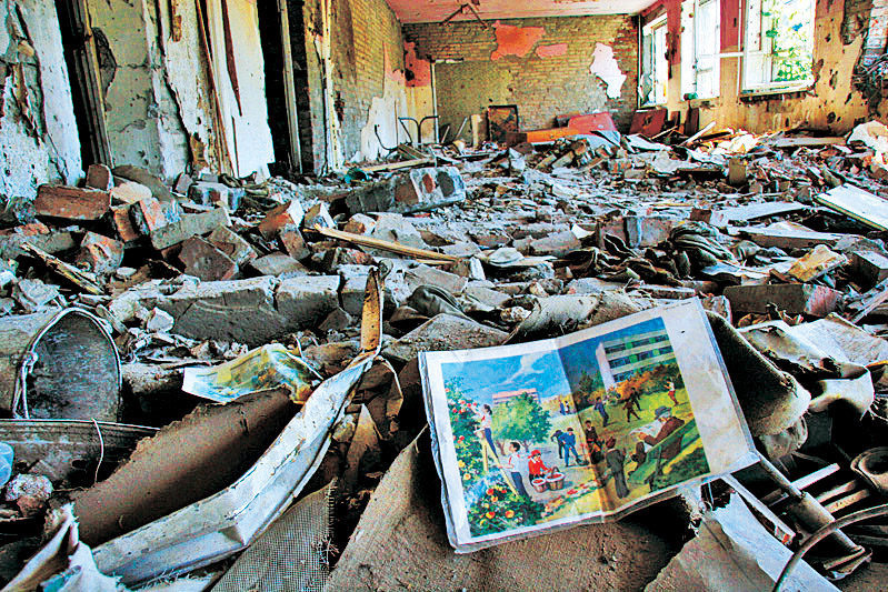 Террористический акт в Бесла́не — захват заложников в школе № 1 города Беслана, совершённый террористами утром 1 сентября 2004 года во время торжественной линейки, посвящённой началу учебного года