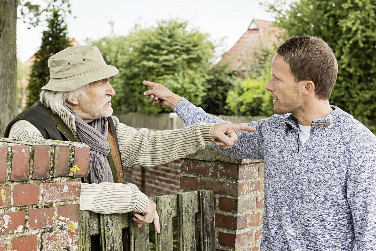 Фото в качестве примера недружелюбных соседских разговоров. Из открытых источников.