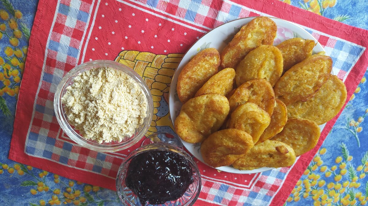 Фото автора. Кукурузная мука и  оладьи из неё