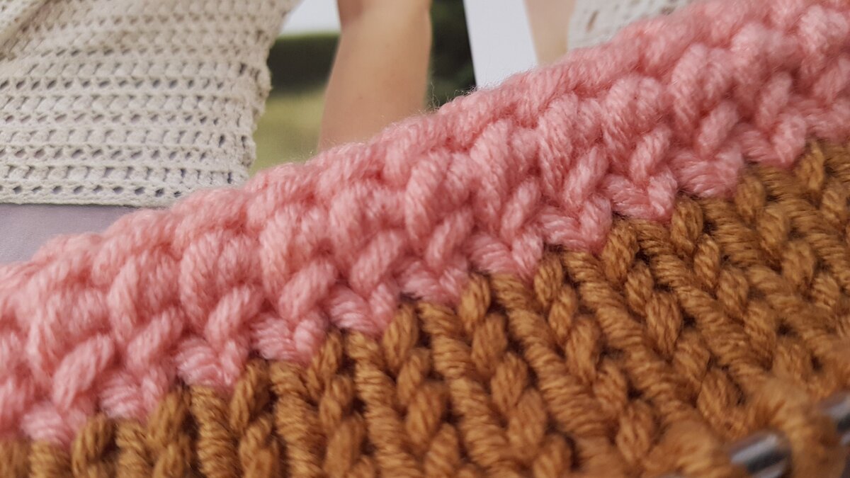 Для тех, кто любит вязать джемперы с листочками. Очаровательная ...