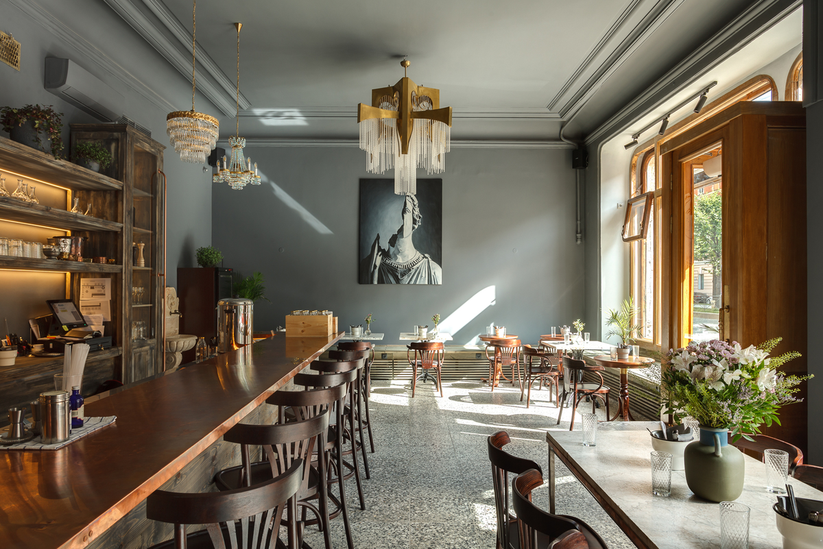 Бистро. Bistrot instinct париж. Интерьер бистро. Арочный потолок. Савив ресторан санкт петербург.