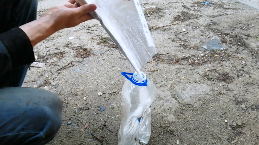 Решил помыть грязный двигатель при помощи обычной солярки, затратил всего 50 рублей и результат отличный