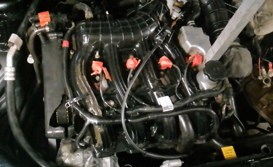 Решил помыть грязный двигатель при помощи обычной солярки, затратил всего 50 рублей и результат отличный