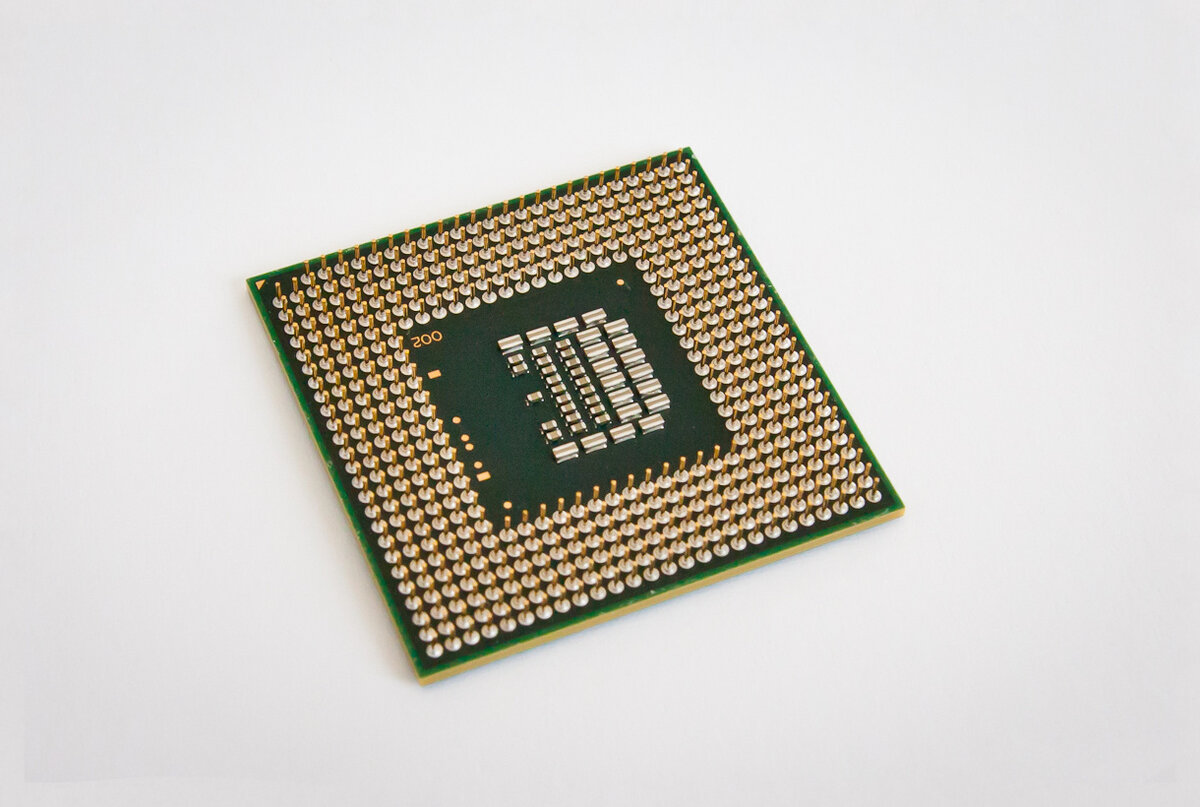 Источник фото: https://commons.wikimedia.org/wiki/File:Intel_Core_2_Duo_T9600_Dual-Core_Prozessor_(8600505511).jpg