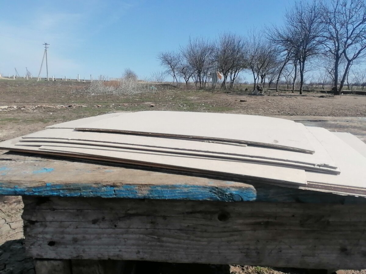 Фото автора. Приятное чувство, когда перед тобой столько чистого холста или картона.