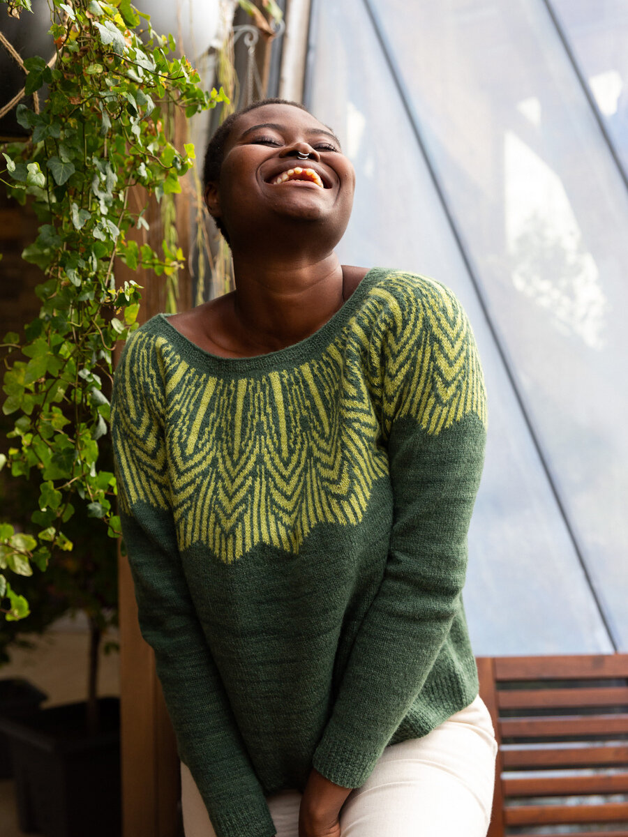 Вязаный спицами жаккардовый пуловер