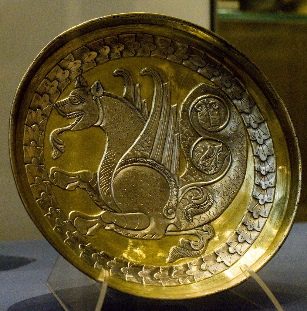 Симург на позолоченном серебряном блюде (VII–VIII вв. н. э.)