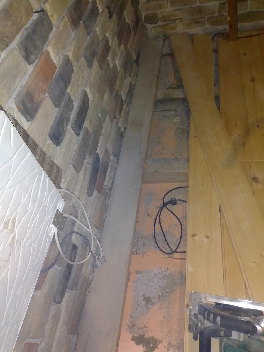 Замена пола на первом этаже - была установлена половая доска.