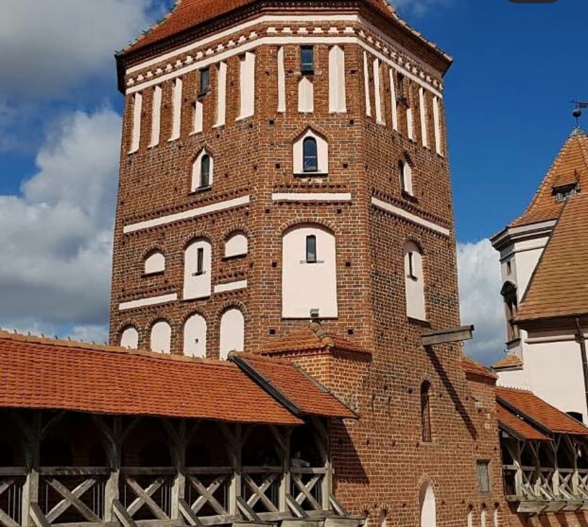 Одна из башен Мирского замка