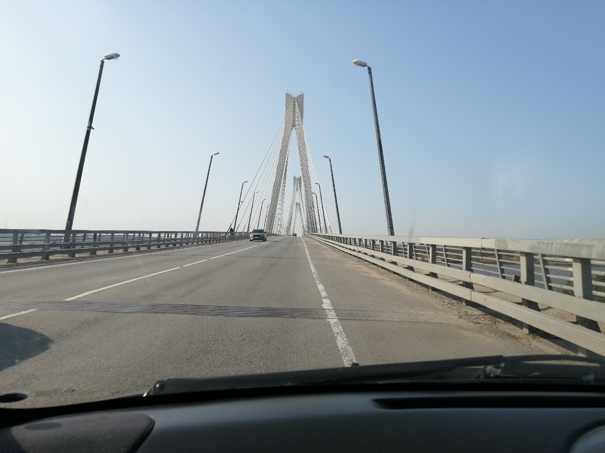 фото нынешнее, но он не изменился на самом деле)