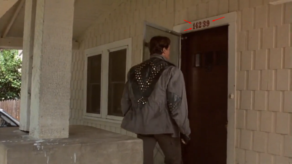 Дом первой Сары Коннор и его номер (листайте вправо, чтобы увидеть больше)