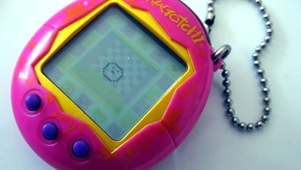 Питомцы были разные от версии к версии Тамагочи: были и котики и собачки, динозаврики, а бывали просто такие капельки со смайликом.