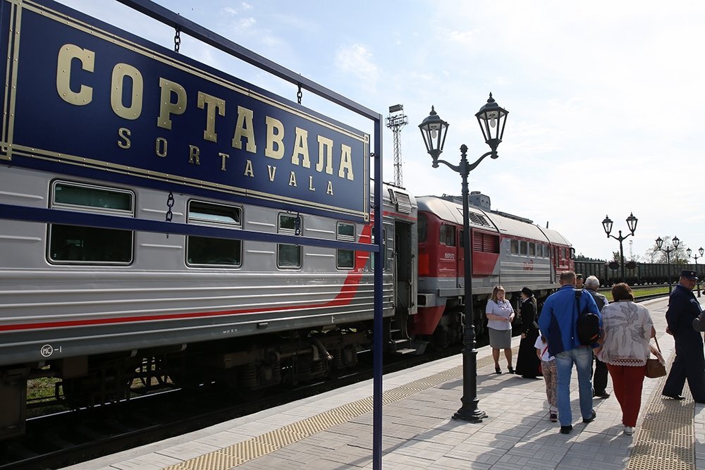 Москва петрозаводск жд. Поезд Москва Сортавала Карелия РЖД. Карелия Сортавала поезд. Поезд Москва Сартавель. Прямой поезд.