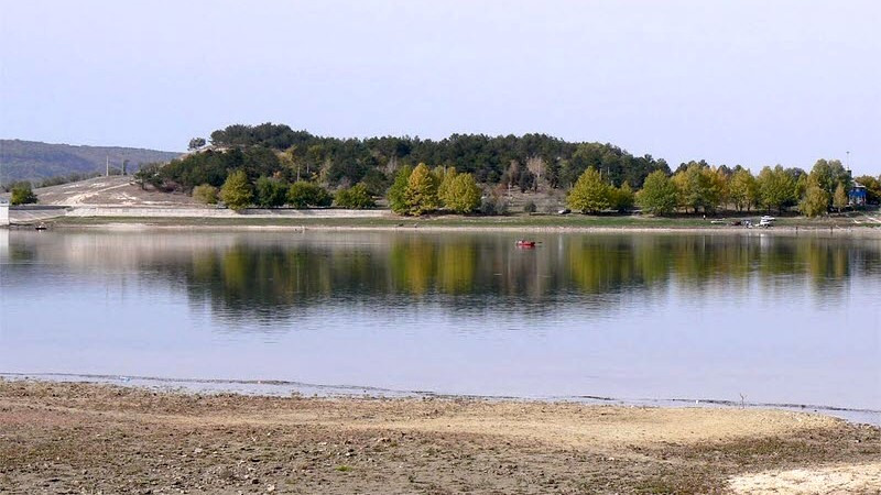 На одном из крымских водохранилищ. Фото: bahch.rk.gov.ru