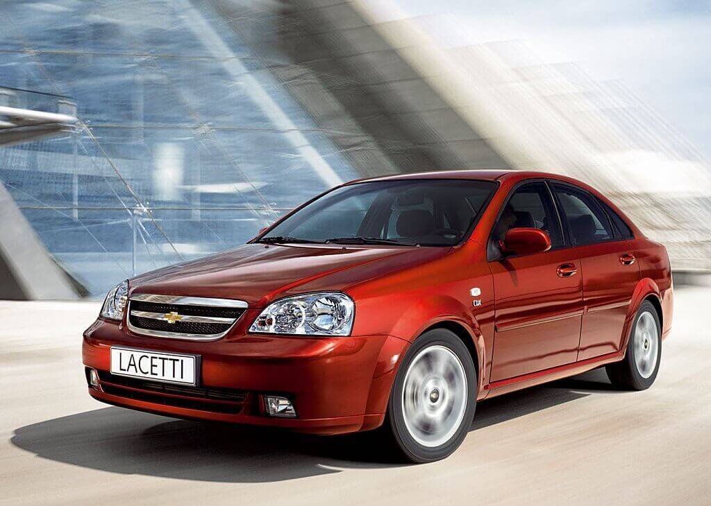 Chevrolet Lacetti спереди, сзади и в салоне (листайте фотографии)