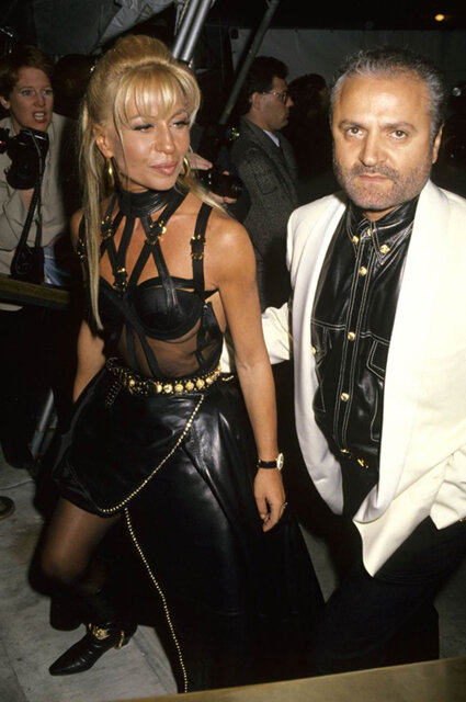 Вот здесь она красивая. И платье ей идёт несказанно. Донателла и Джанни Версаче. Pinterest