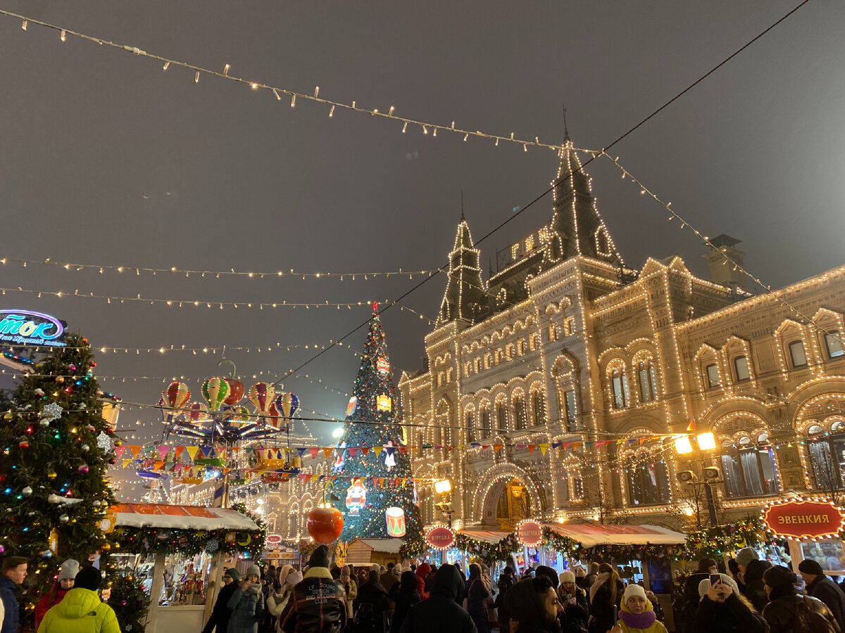 Фото автора. Помню, как дух захватывало в детстве, когда видела в фильмах, как «у них там» украшают города, но такое даже не снилось 