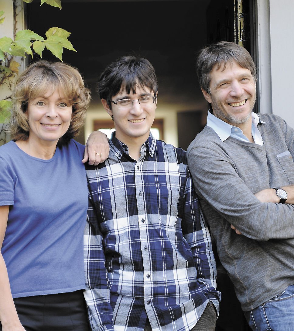 Мама, папа и сын - известные канадский сценаристы.