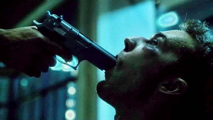 Кадр из фильма "Бойцовский клуб" (1999 г.) Режиссер – Дэвид Финчер. Изображение взято из открытых источников.