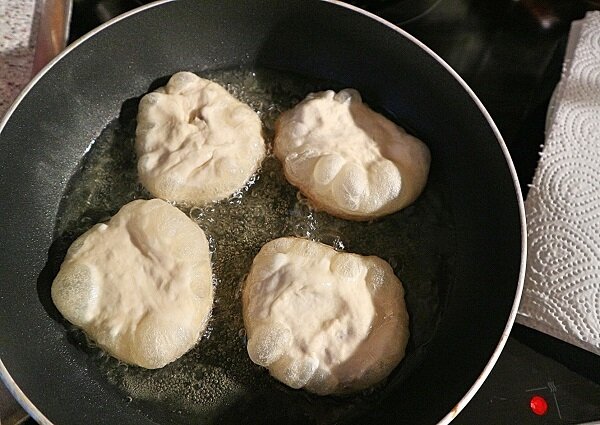 Постные пирожки с фасолью, жареные на сковороде