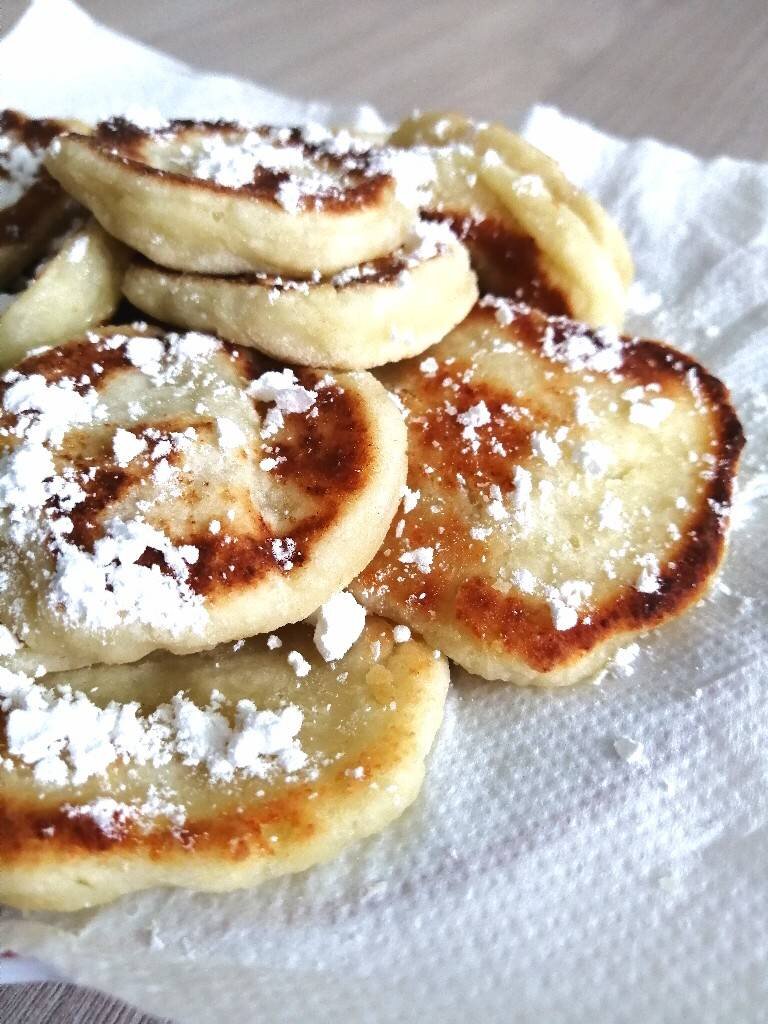 Сырники | Овкусе.ру - Ежедневная готовка в радость! Пошаговые рецепты с  фото | Дзен