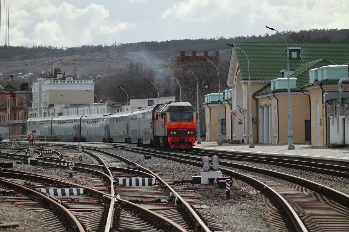 Жизнь в поезде. Тур по Крыму под стук колёс с "Гранд-экспрессом"
