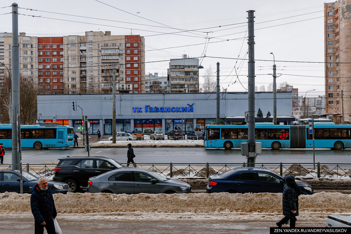 Каким был район рядом со станцией метро 