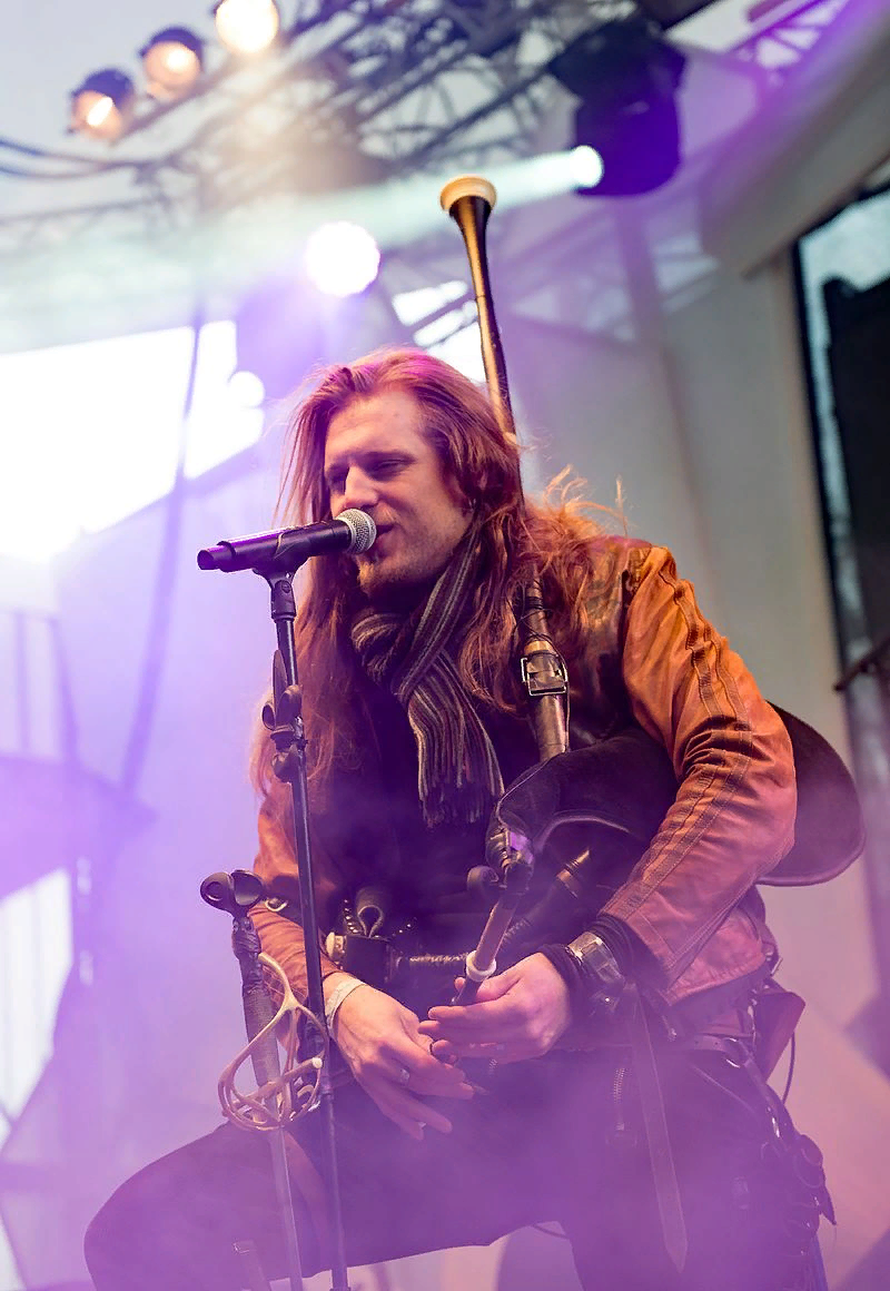 Live bei Wacken Winter Nights (2017) Allgemeine Informationen
Herkunft	Nürnberg, Deutschland
Genre(s)	Folk-Rock
Gründung	2015
Website	www.dartagnan.de
Gründungsmitglieder
Gesang, Dudelsack, Uilleann Pipes, Flöte, Mandoline, Tin Whistle, Irish Bouzouki, Akustikgitarre
Ben Metzner
E-Gitarre, Akustikgitarre, E-Bass, Klassik-Gitarre, Gesang, Irish Bouzouki
Felix Fischer (bis 2017)
E-Gitarre, Akustikgitarre, Gesang
Tim Bernard
Aktuelle Besetzung
Gesang, Dudelsack, Uilleann Pipes, Flöte, Mandoline, Tin Whistle, Irish Bouzouki, Akustikgitarre
Ben Metzner
E-Gitarre, Akustikgitarre, Gesang
Tim Bernard
Geige, Gesang
Gustavo Strauss (seit 2018)
Livemusiker
E-Gitarre
Hans Platz (2016–2017)
Bass
Sebastian Baumann (seit 2016)
Schlagzeug
Matthias Böhm (seit 2016)
E-Gitarre
Haiko Heinz (seit 2017)