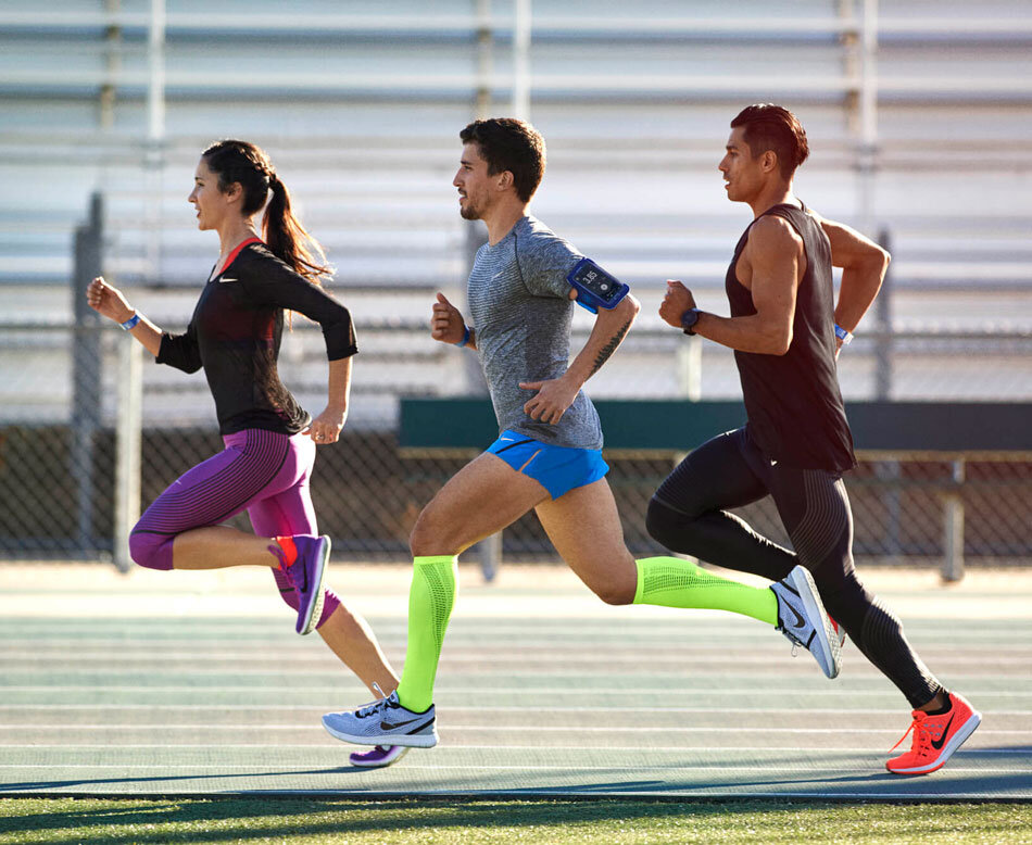 В чем заключается спорт. Спорт бег. Спортсмен бег. Тренировка бег. Спортсмен бежит.