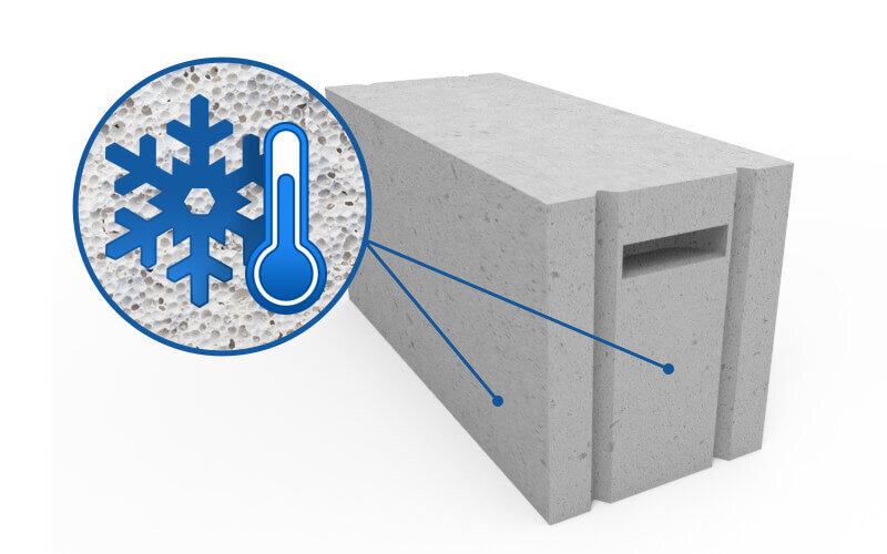 От морозостойкости стройматериала зависит, сколько холодных зим выдержит здание без потери прочности.