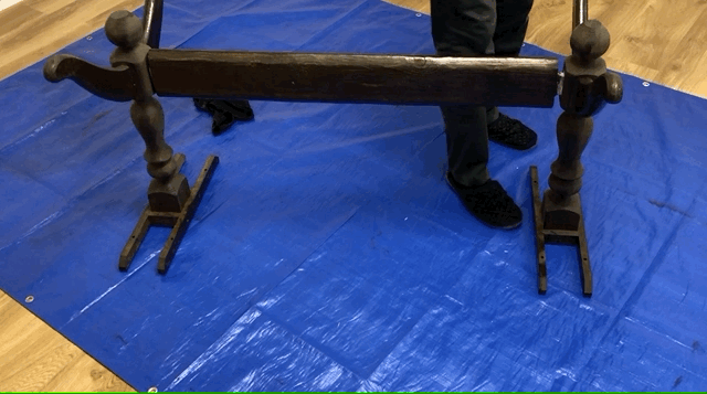 Момент соединения нашей самодельной царги и двух опор будущего стола 