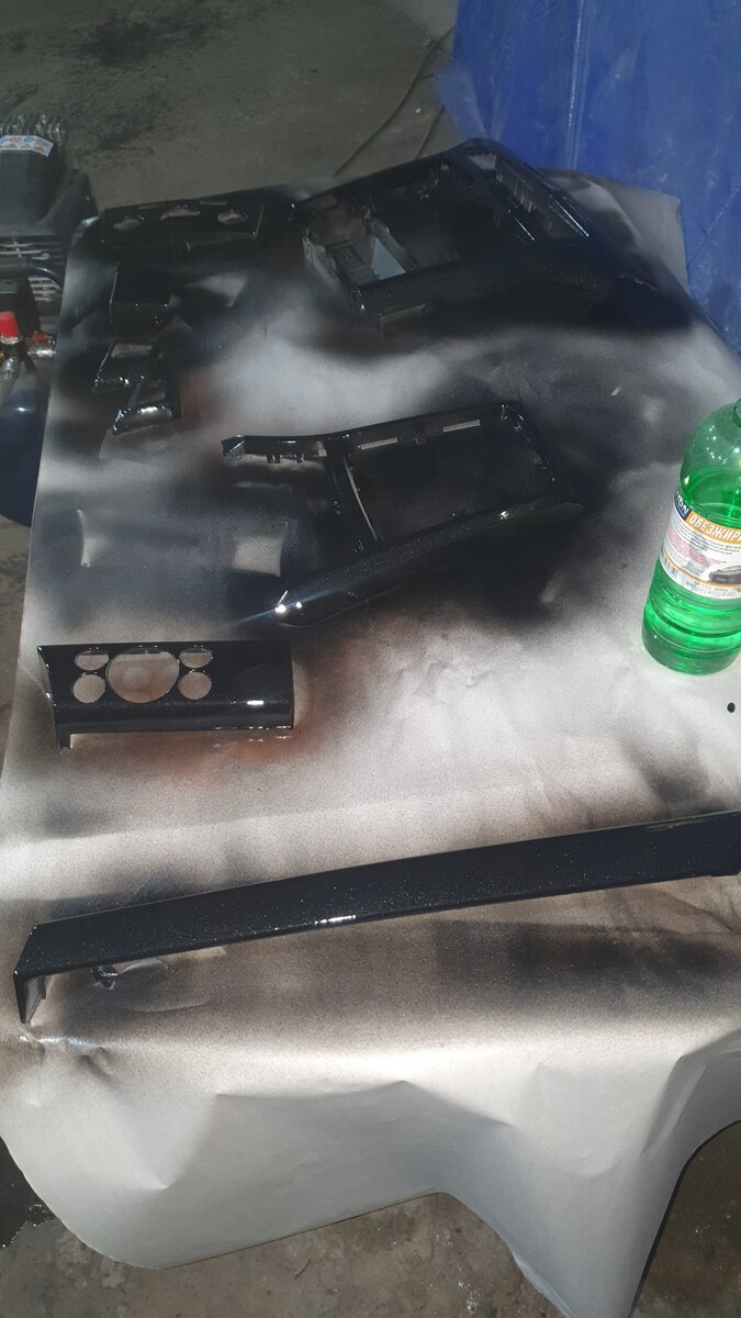 Покраска базой,уже с нанесённым лаком.