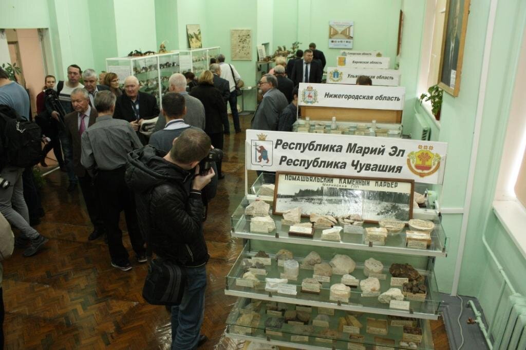 Первая половина зала палеонтологического музея ист:https://nngasu.ru/content/news/index.php?news=10046