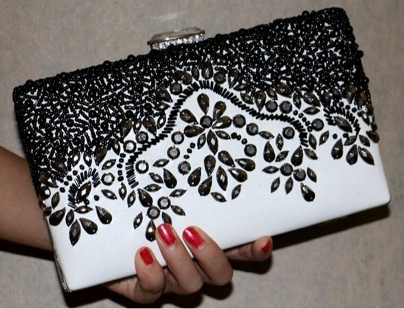 Клатч с черными стразами