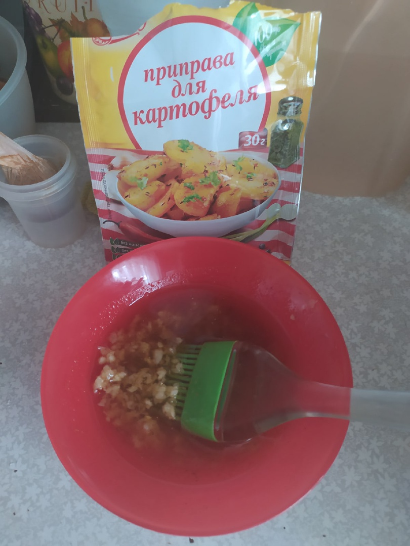 Приправу можно использовать любую. Мне нравится эта и Вегетта