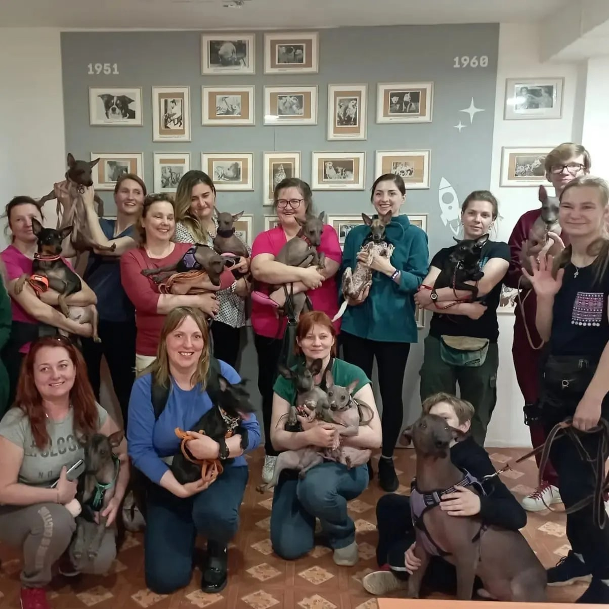 Дружная компания любителей собак (фото Музея Собаки)