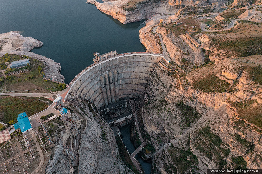 Чиркейская ГЭС водосброс