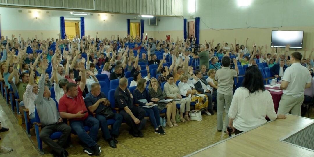 В Мысках состоялась встреча жителей Мысковского городского округа и Новокузнецкого муниципального района с представителями органов власти и