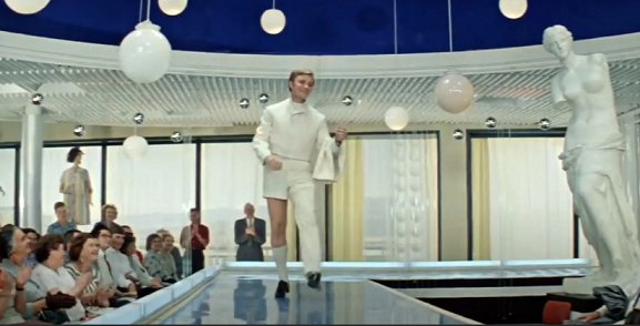 Прототип Андрея Миронова «элегантно превращал брюки в шорты» за 60 рублей в месяц+прогрессивка в размере еще 30 р. Зато девушки делали то же самое за 76 руб/месяц