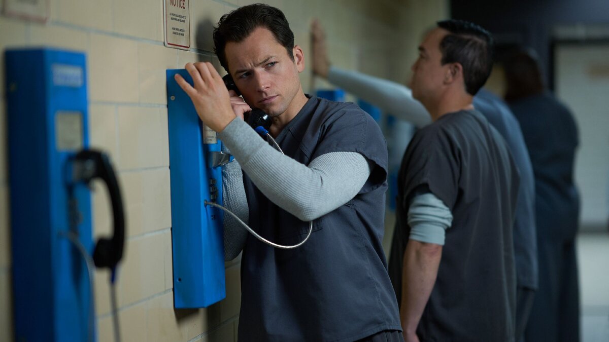 Кадр из сериала "Черная птица", 2022 г.