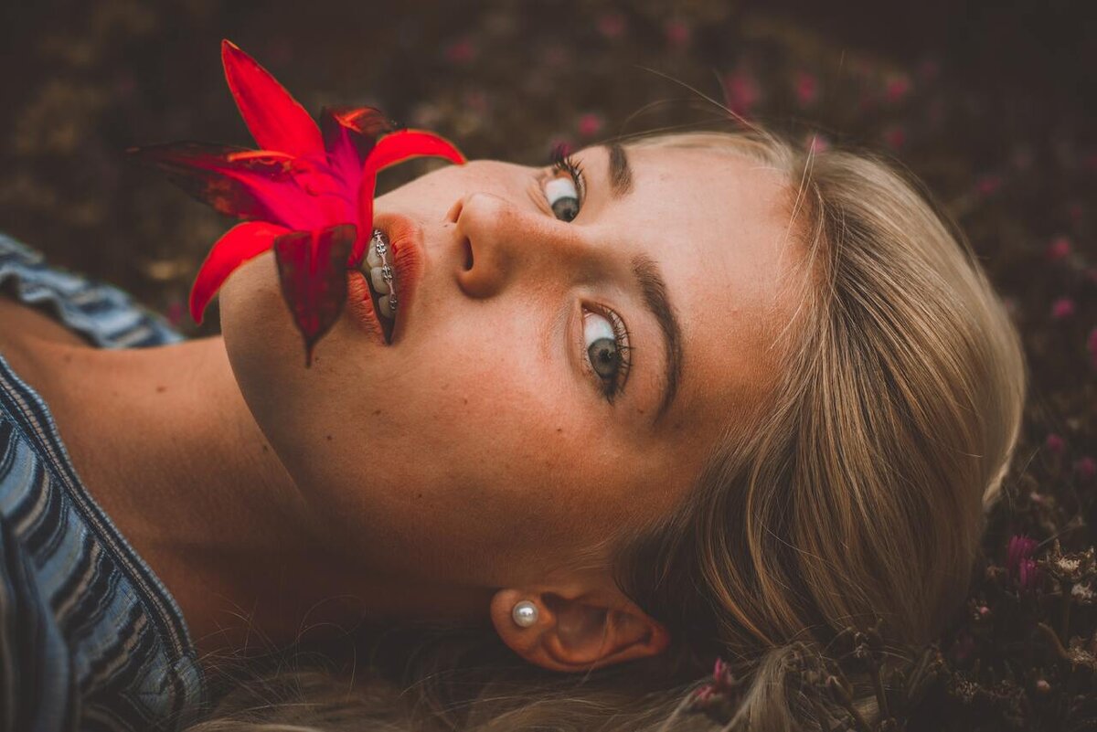     Украшения подчеркивают форму лица Фото: pxhere.com