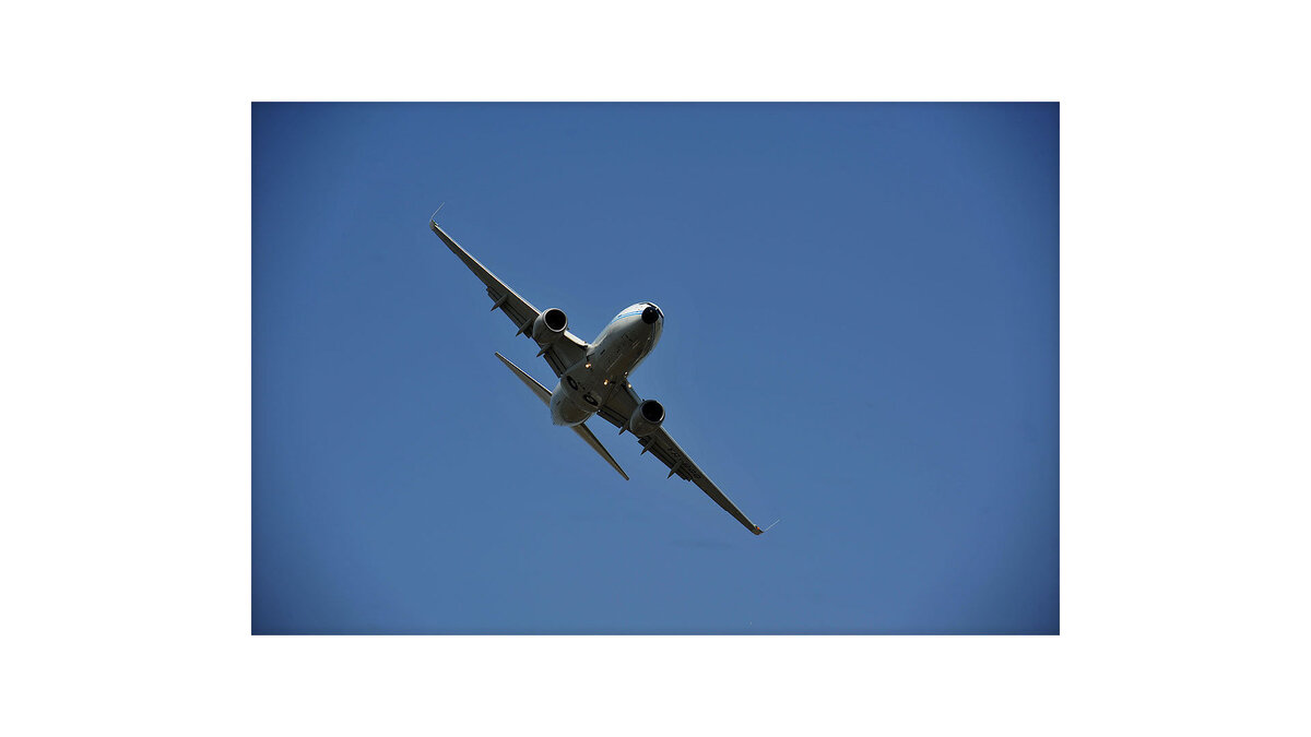    %Boeing 737© flickr.com / Cristian Ghe